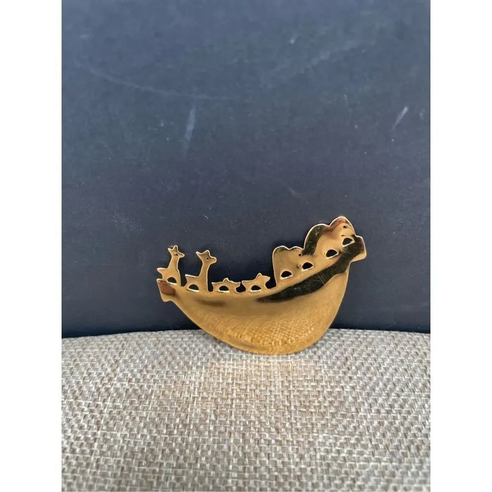 Carlton Ridge for Sutton House Noah’s Ark Brooch Gold Tone